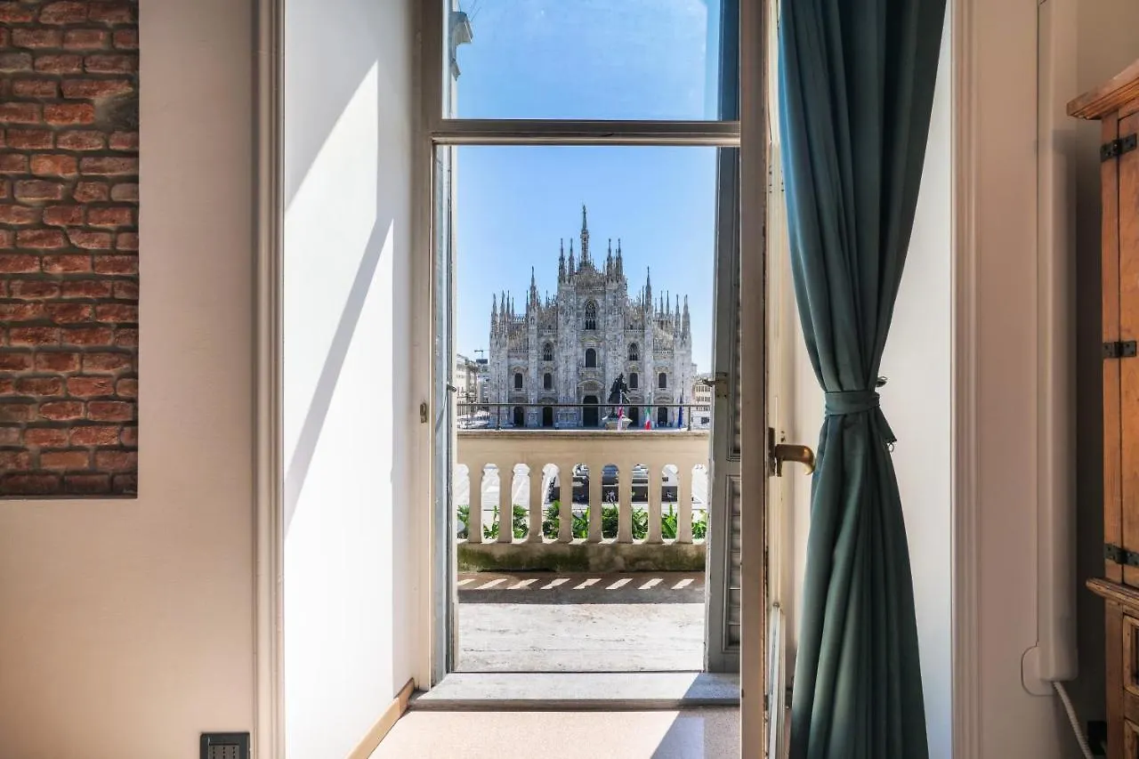 Duomo Cathedral View - Luxury Apartment Milan Italy