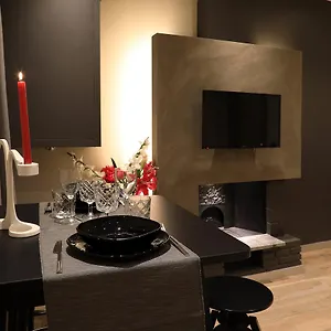 https://sforza-apartment-near-duomo.italymilanhotels.net